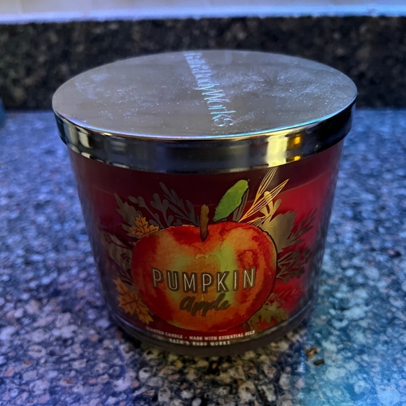 Bath & Body Works Other - Bath and body works candle - pumpkin apple